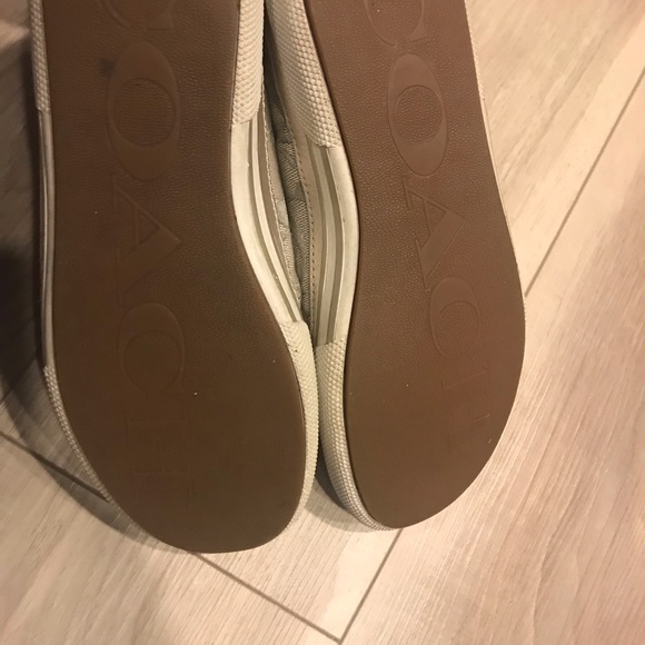 Coach - Picture 5 of 6